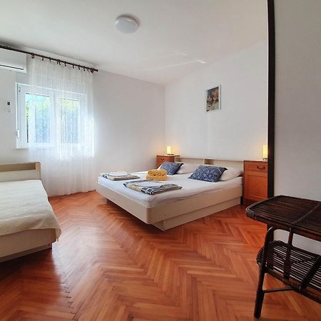 Rooms Zeljka 2 Crikvenica Eksteriør bilde